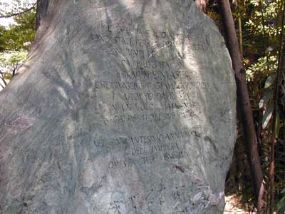 La pietra con l'iscrizione che ricorda l'impresa di Ferrarin e Masiero, nel cinquantesimo annivversario